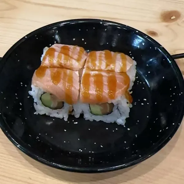 sushi brasa de salmon